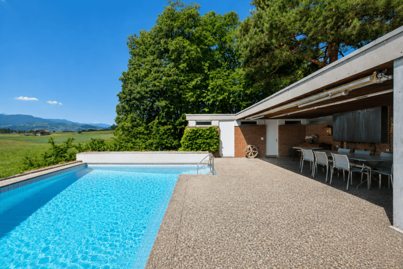 GROSSEN IMMOBILIEN - Charmante Villa mit Pool, grossem Parkgrundstück und unverbaubarer Aussicht (4)