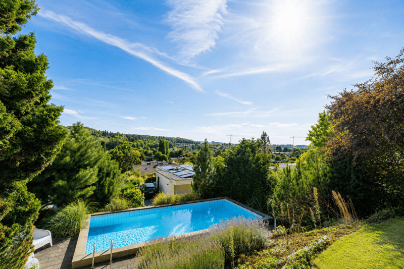 GROSSEN IMMOBILIEN - Freistehendes Ein- bis Zweifamilienhaus mit Pool in Ittigen (3)