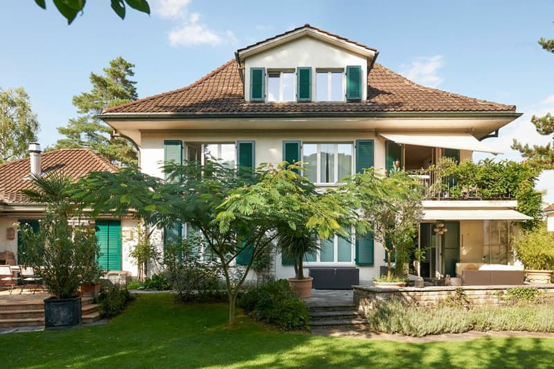 GROSSEN IMMOBILIEN - Villa mit drei Wohneinheiten und grossem Entwicklungspotenzial (2)