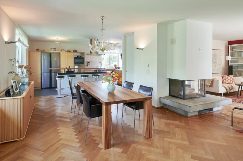 GROSSEN IMMOBILIEN - Villa mit drei Wohneinheiten und grossem Entwicklungspotenzial (5)