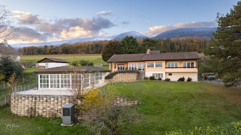 SOLD - Individual villa with pool and dream view (11)
