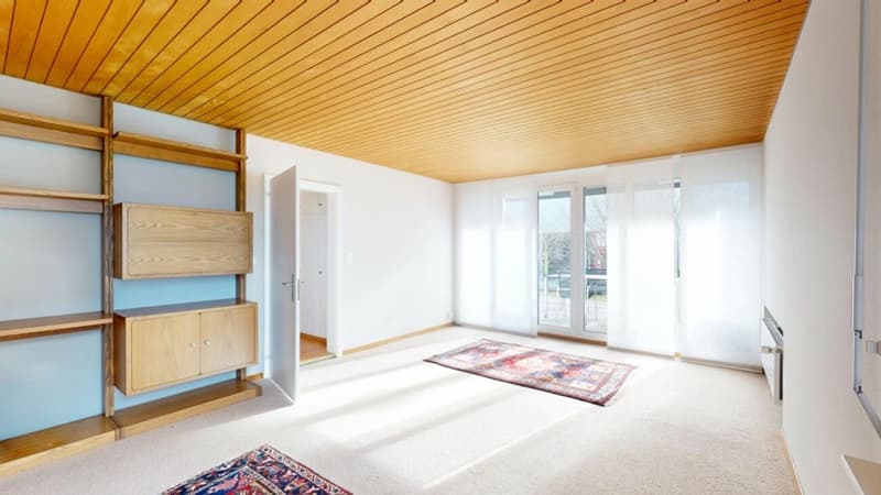 Detached home with plenty of space around the house (3)