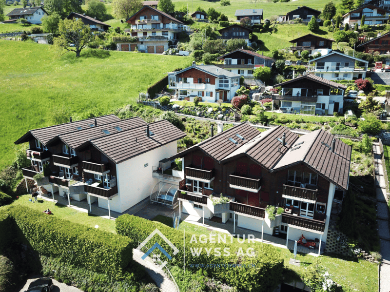 Agentur Wyss AG: Belle maison de 4,5 pièces REFH à Faulensee avec vue sur le lac (2)