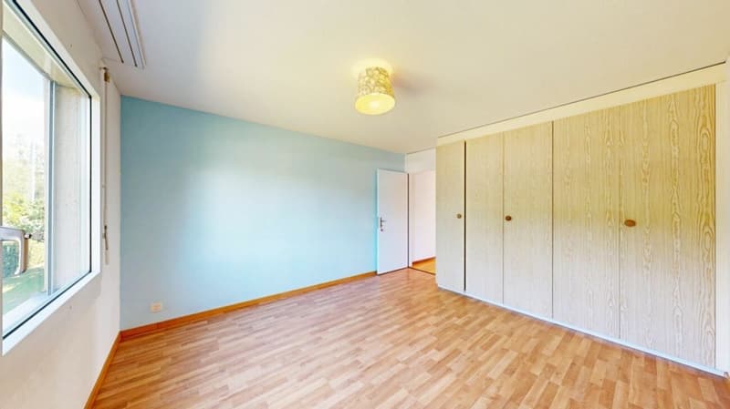 Living in a sought-after location with a far-reaching view (8)