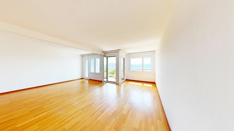 Living in a sought-after location with a far-reaching view (3)