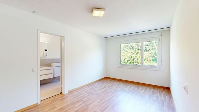 Living in a sought-after location with a far-reaching view (7)