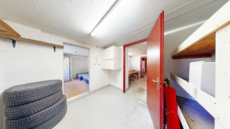 Casa unifamiliare solida con grande terreno (10)