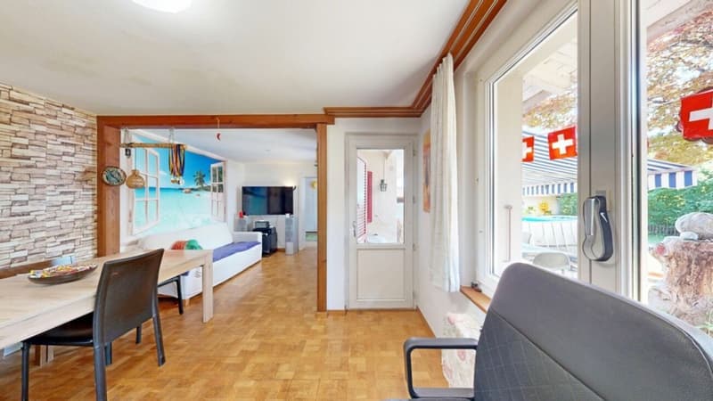 Casa unifamiliare solida con grande terreno (3)