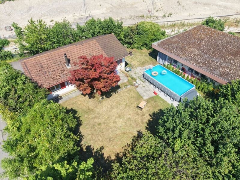 Casa unifamiliare solida con grande terreno (11)
