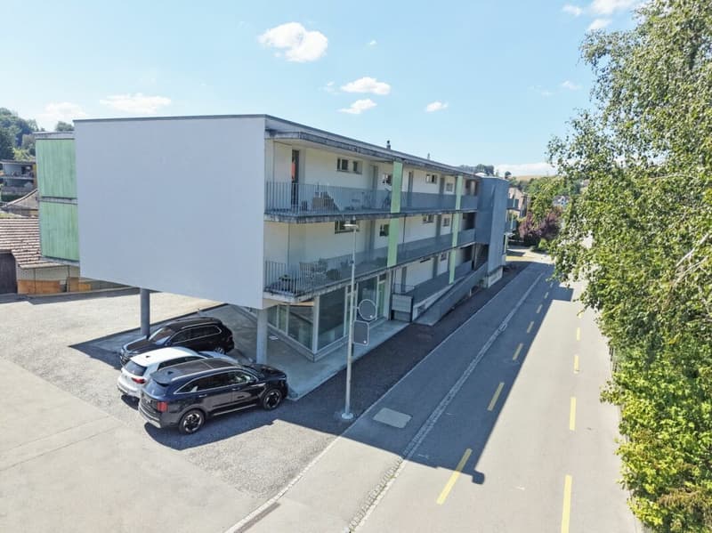 Moderne Wohnung mit Atelier in Neuenegg (2)