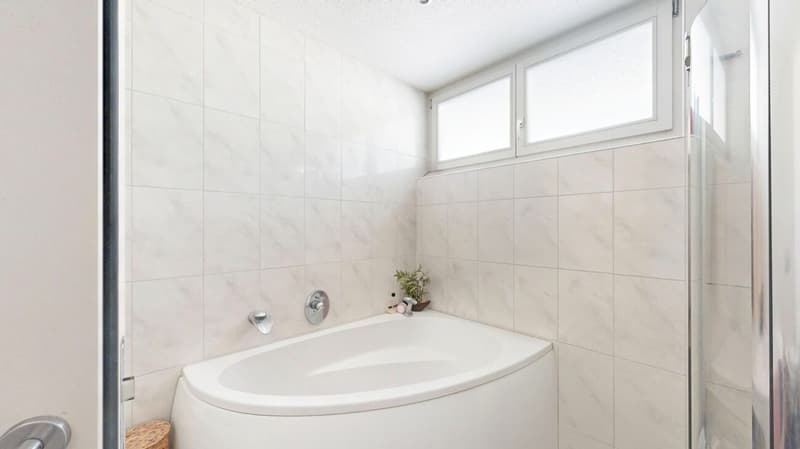Moderne Wohnung mit Atelier in Neuenegg (9)