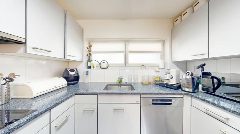 Moderne Wohnung mit Atelier in Neuenegg (7)