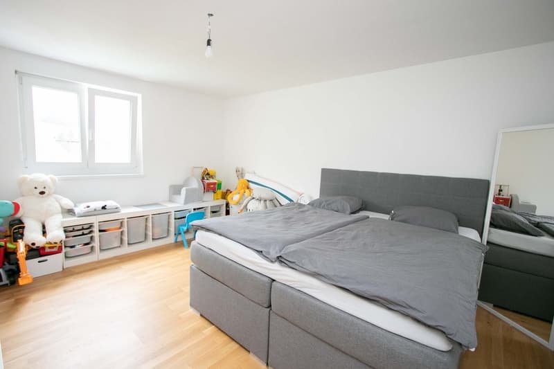 geräumiges Zimmer