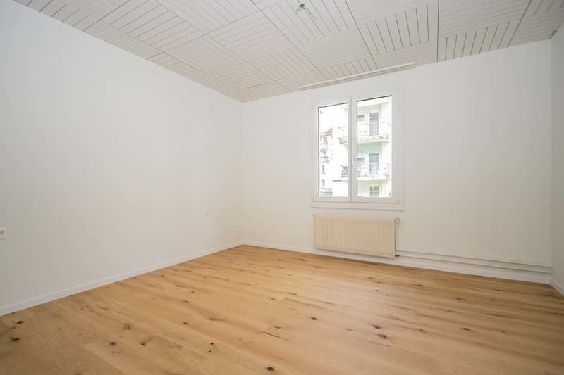 grosszügiges Zimmer