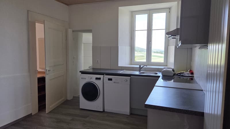 Apartment with 3.5 rooms close to the village center (4)