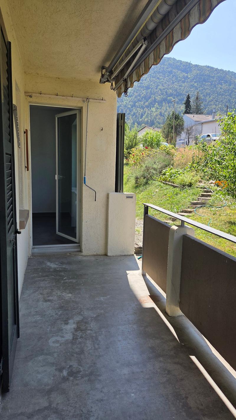 Appartement situé dans un petit immeuble de 3 étages. (9)