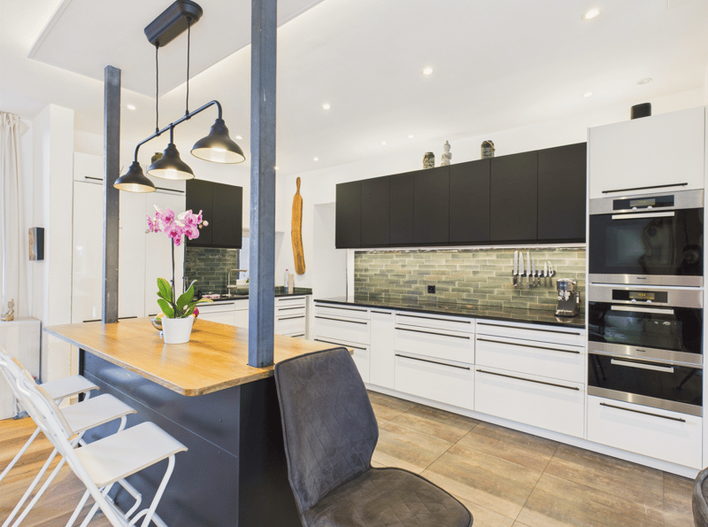 Exclusive residential ensemble with barn and annex (5)
