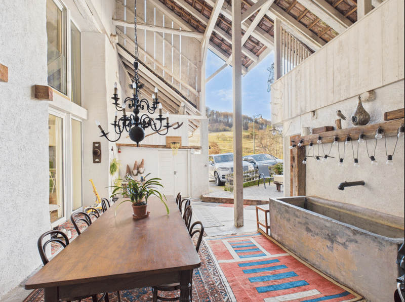 Exclusive residential ensemble with barn and annex (3)