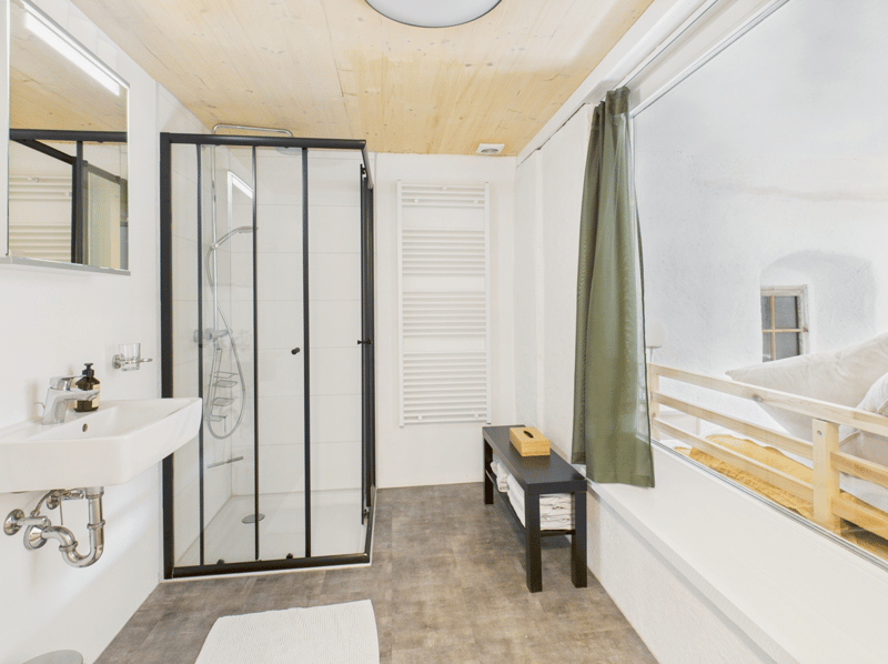 Exclusive residential ensemble with barn and annex (17)