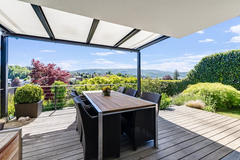 Elegantes separates Villenhaus mit Pool, landschaftlich gestalteten Gärten und Panoramablick, hochwertiges Interieur (11)