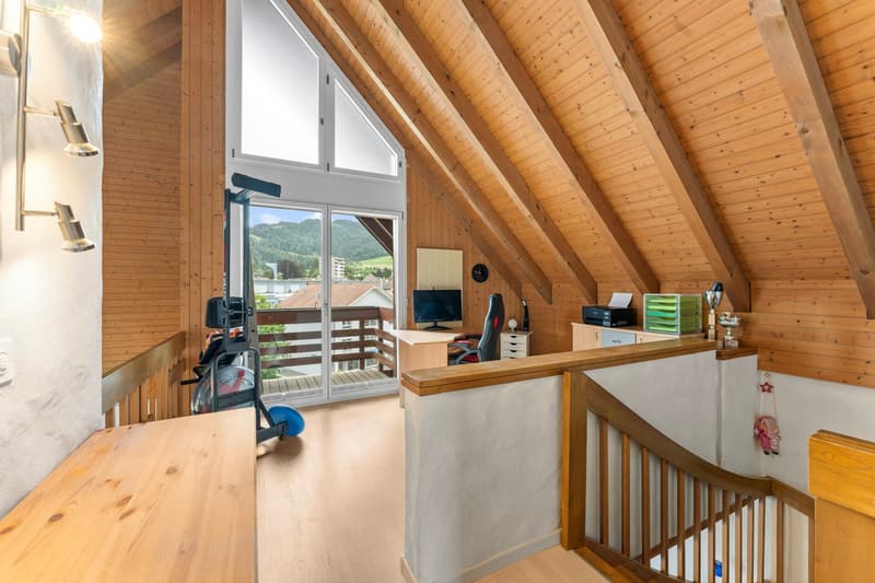 Appartement-maisonnette spacieux 5.5 pièces avec cheminée et vue panoramique (19)