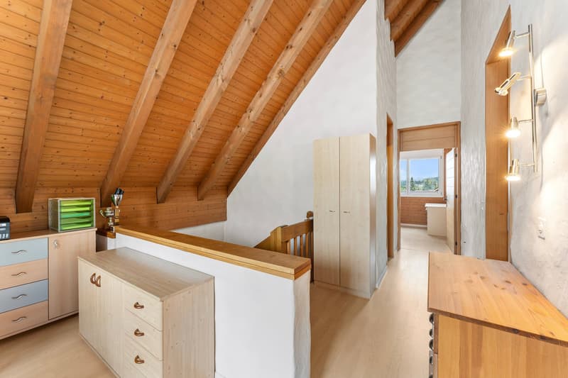 Appartement-maisonnette spacieux 5.5 pièces avec cheminée et vue panoramique (20)