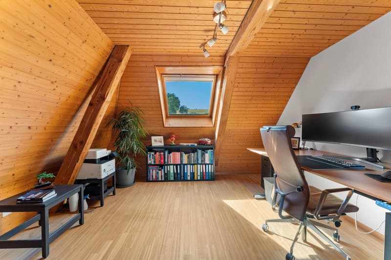 Freistehendes 7½-Zimmer-Einfamilienhaus mit viel Platz im Dorfkern von Busswil (13)