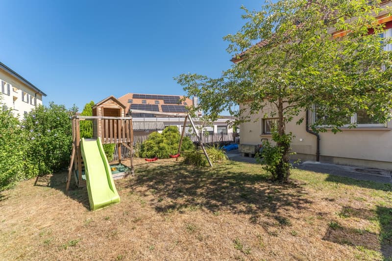 Freistehendes 7½-Zimmer-Einfamilienhaus mit viel Platz im Dorfkern von Busswil (17)