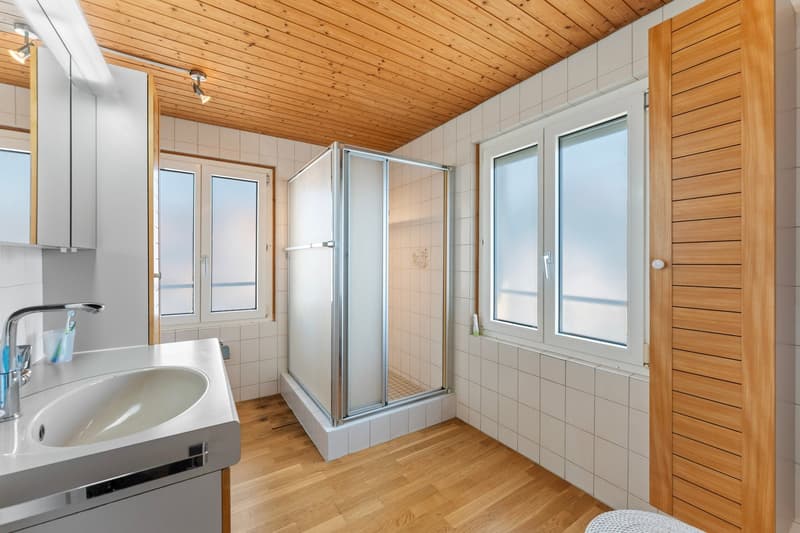 Freistehendes 7½-Zimmer-Einfamilienhaus mit viel Platz im Dorfkern von Busswil (9)
