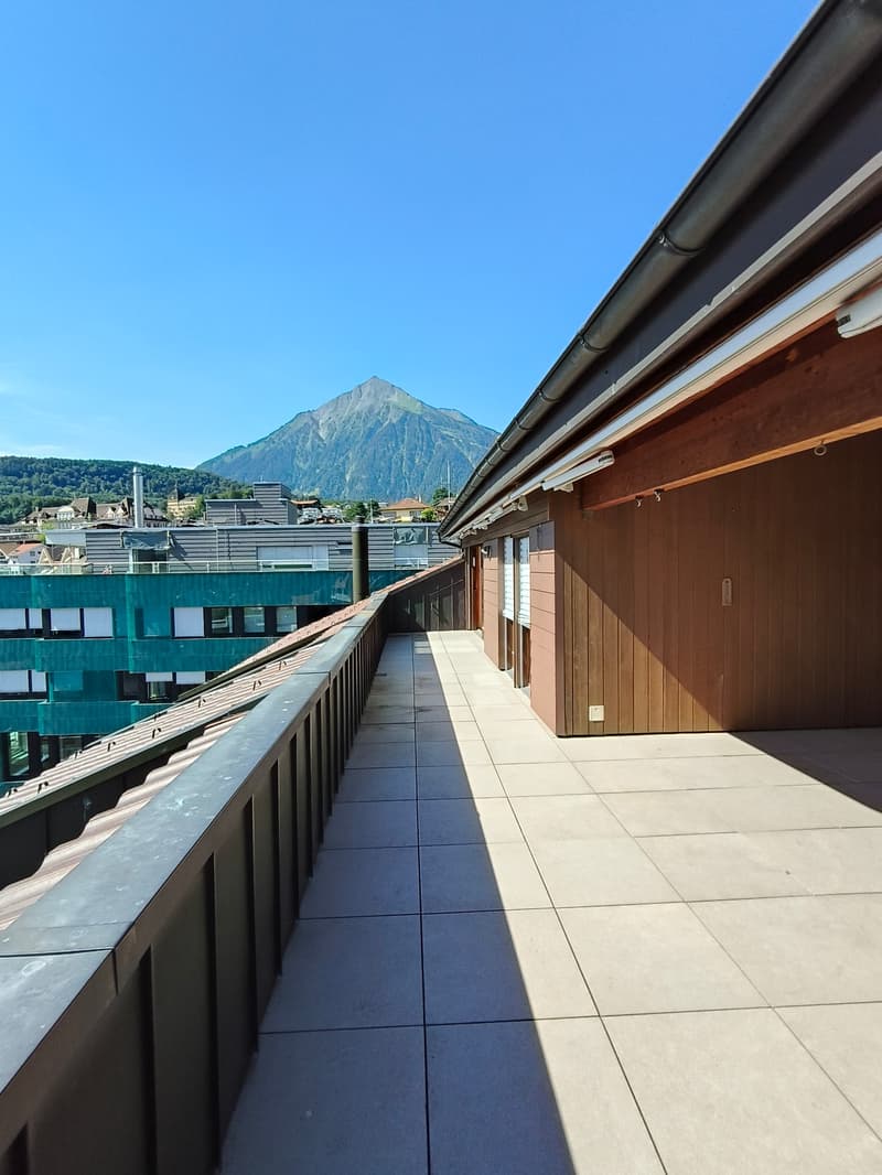 Occasion unique - Vaste appartement attique de 7,5 pièces avec vue panoramique à Spiez (28)
