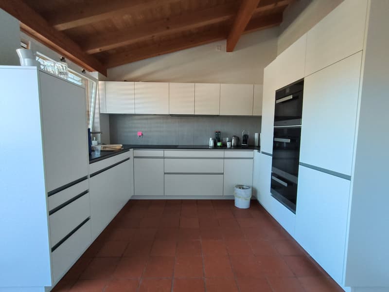 Occasion unique - Vaste appartement attique de 7,5 pièces avec vue panoramique à Spiez (2)