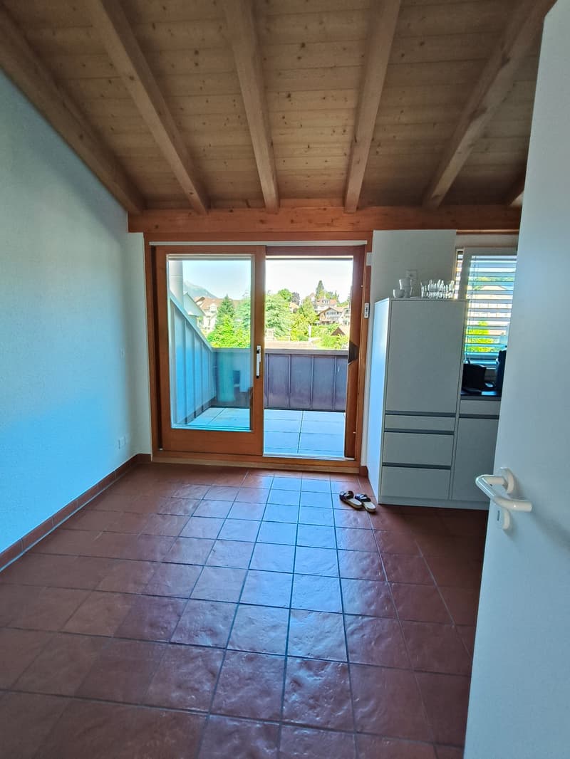 Occasion unique - Vaste appartement attique de 7,5 pièces avec vue panoramique à Spiez (4)