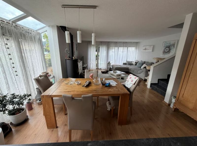 Familienfreundliches Reiheneckhaus in Magden (3)