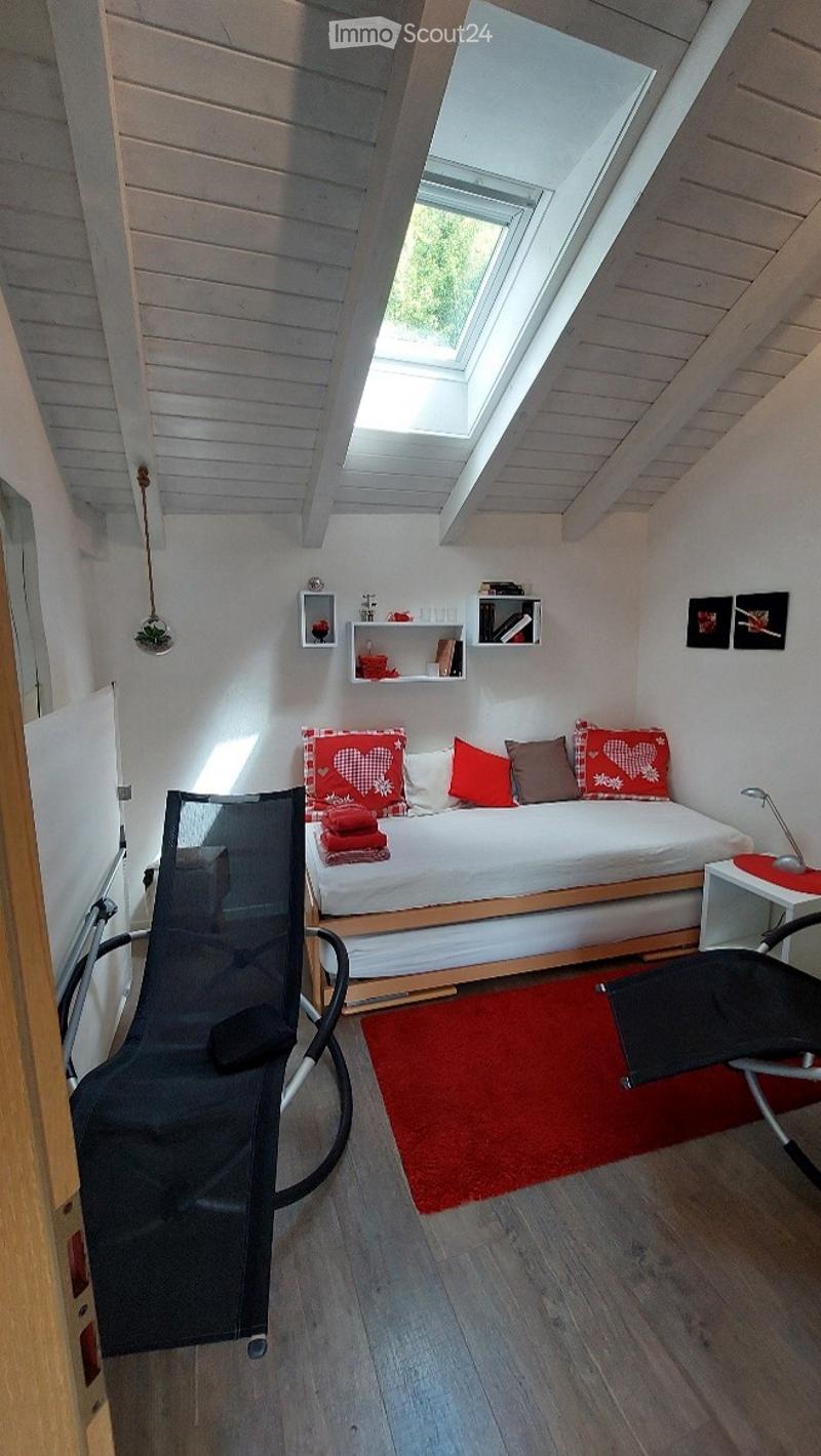 Charming 3.5-room old building apartment with a dreamy lake view in Brienz (5)