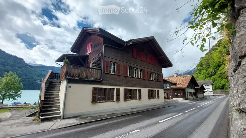 Charming 3.5-room old building apartment with a dreamy lake view in Brienz (1)