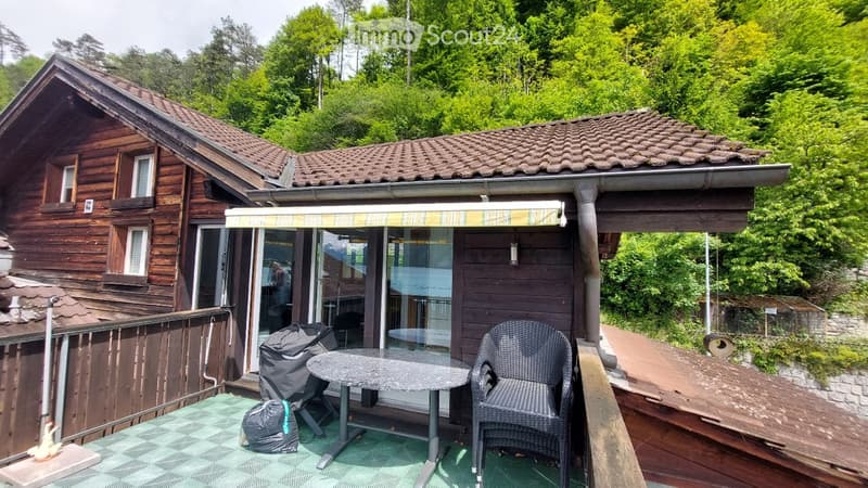 Charming 3.5-room old building apartment with a dreamy lake view in Brienz (3)