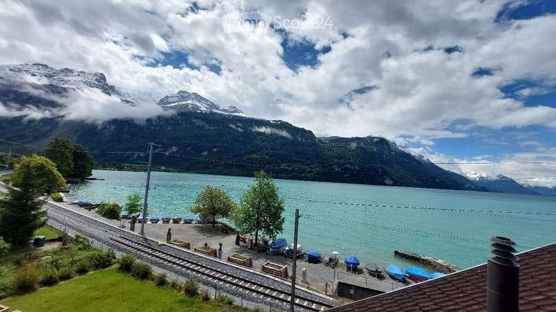 Charming 3.5-room old building apartment with a dreamy lake view in Brienz (2)