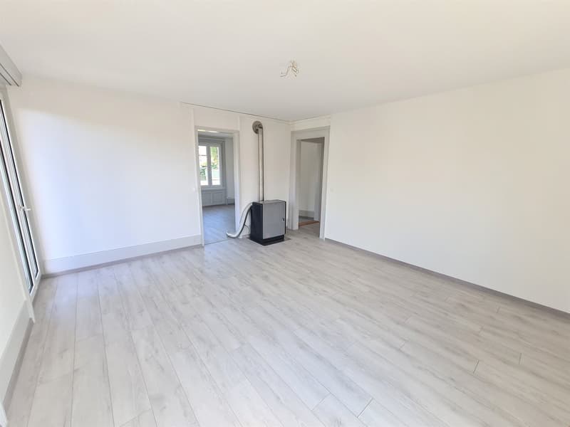Helle 3.5 Zimmer Wohung mit Balkon und schöner Aussicht (2)