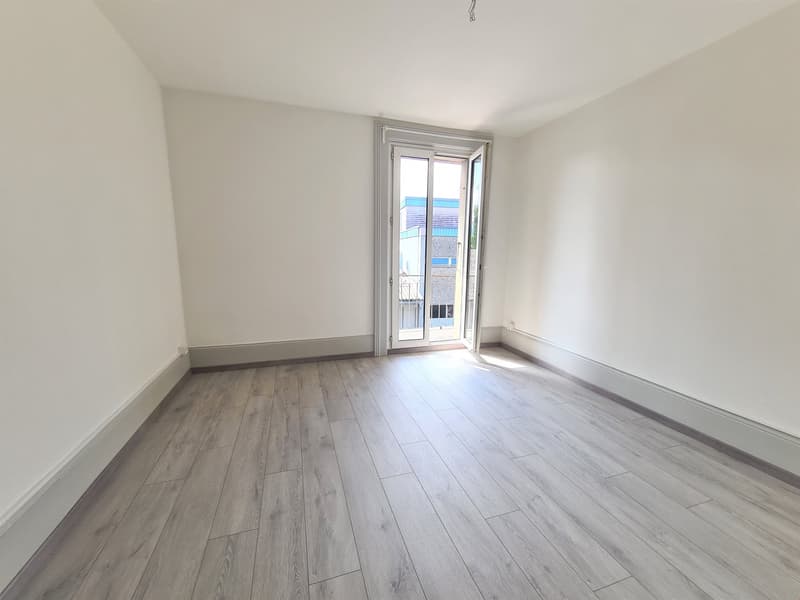 Helle 3.5 Zimmer Wohung mit Balkon und schöner Aussicht (3)