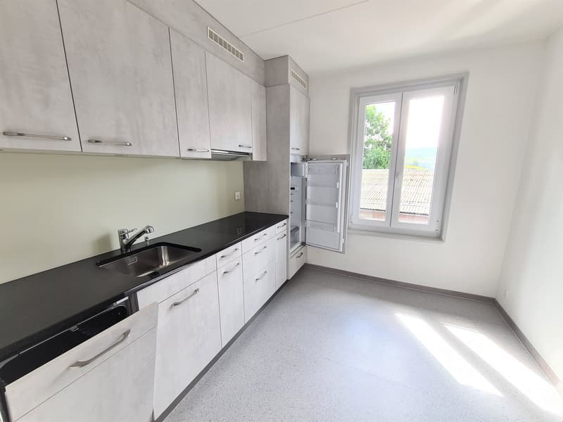 Helle 3.5 Zimmer Wohung mit Balkon und schöner Aussicht (9)