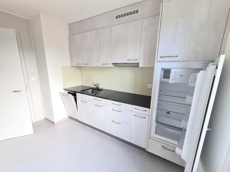 Helle 3.5 Zimmer Wohung mit Balkon und schöner Aussicht (8)