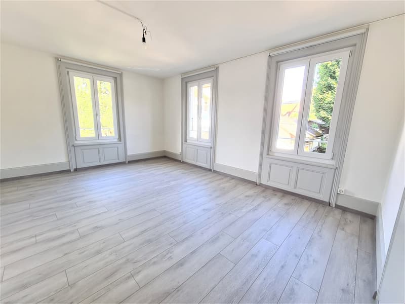 Helle 3.5 Zimmer Wohung mit Balkon und schöner Aussicht (4)
