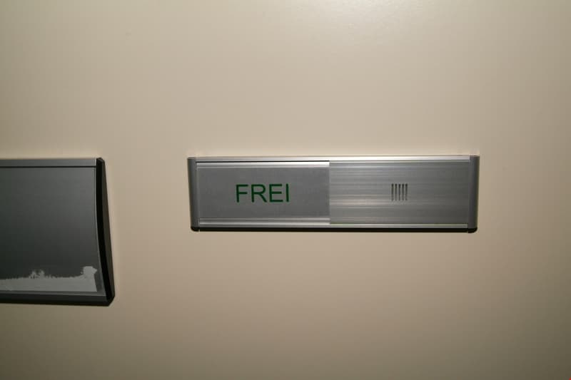 bright single office 27 m2 (5)