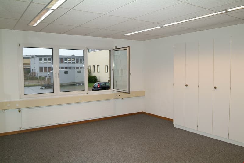 bright single office 27 m2 (2)