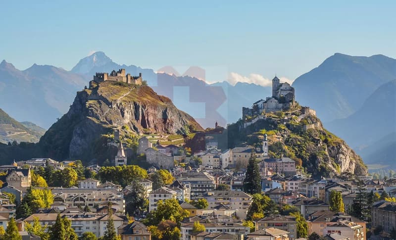 A rare property on the market, ideal for lovers of exceptional views and tranquility, just a few minutes from the center of Sion (1)
