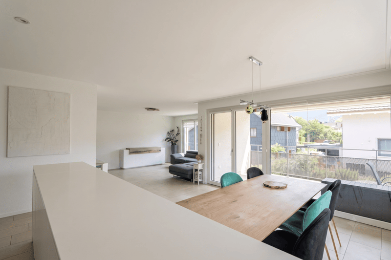 Bright 4.5-room apartment with private laundry tower and spacious balcony (2)
