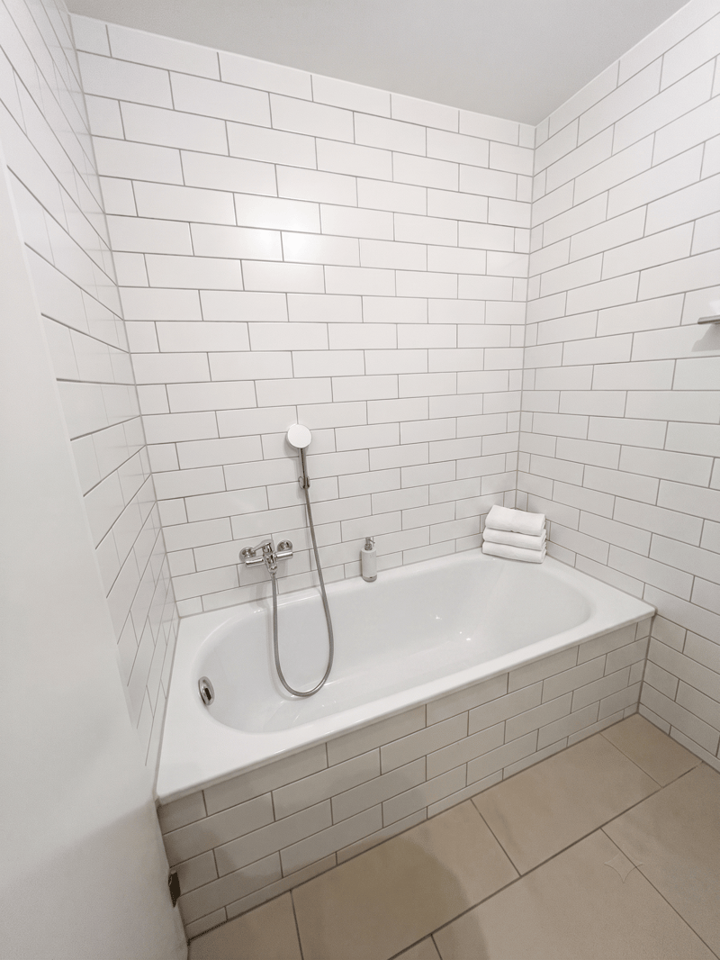 Bright 4.5-room apartment with private laundry tower and spacious balcony (7)