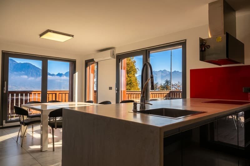 Isolated property with dominant view (2)