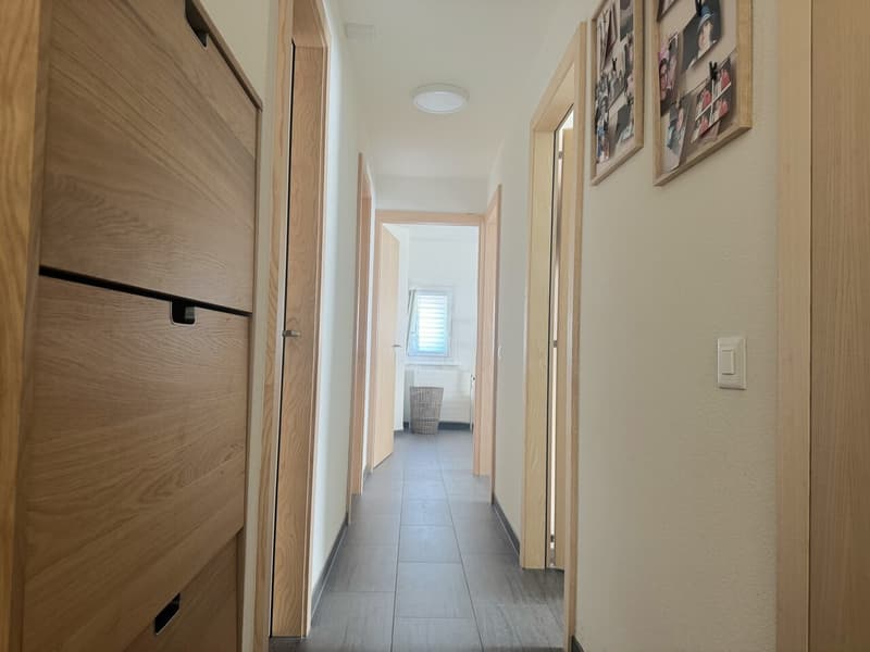 Charming 4.5-room apartment just two steps from the train station and schools (4)