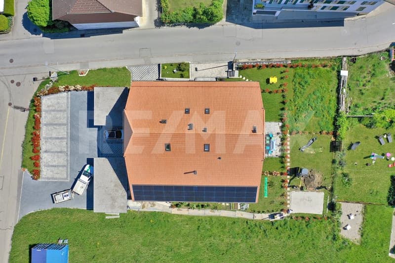 Accès privatif par ascenseur; Dernier étage; 4.5p 135 m²; Jardin 103 m² à Vallamand (7)
